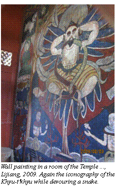 Casella di testo:  Wall painting in a room of the Temple ..., Lijiang, 2009. Again the iconography of the Khyu-t'khyu while devouring a snake.