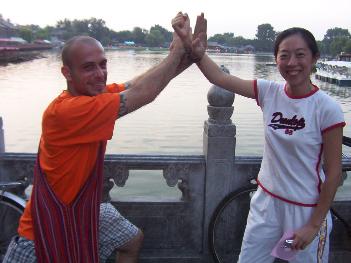 A Beijing, estate del 2005. Fu Yang ed io scherziamo