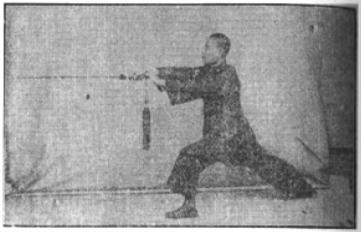 《昆吾劍譜》 李凌霄 (1935) - posture 5